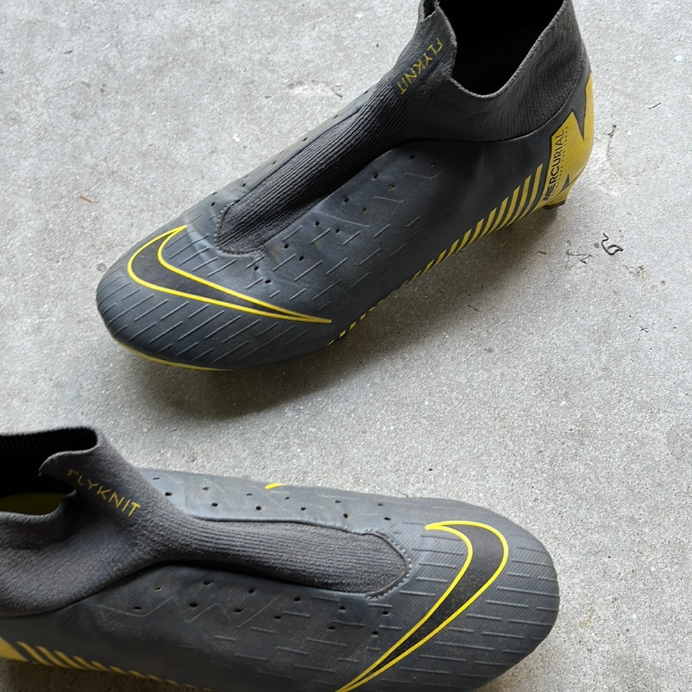 Nike mercurial fly knit soccer cleats men’s 13